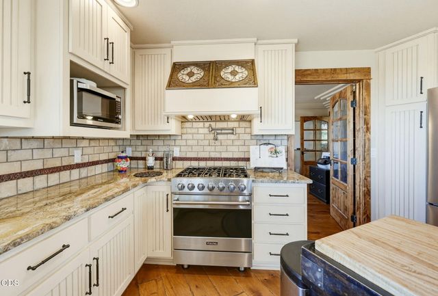 831 Juanita Way, Jacksonville, OR 97530