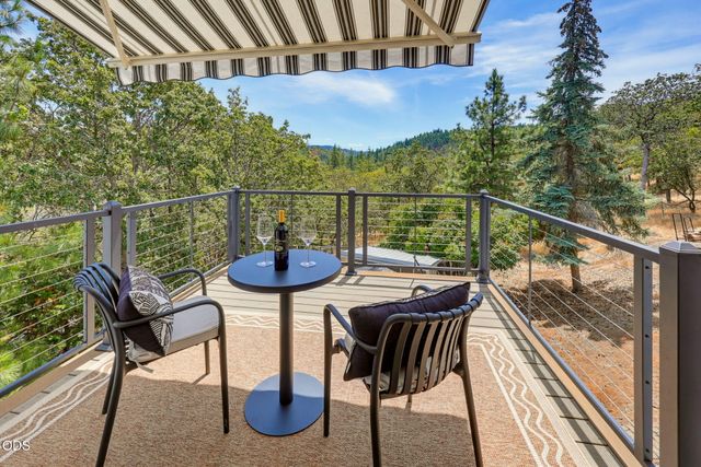 831 Juanita Way, Jacksonville, OR 97530