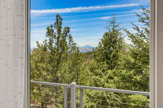 831 Juanita Way, Jacksonville, OR 97530