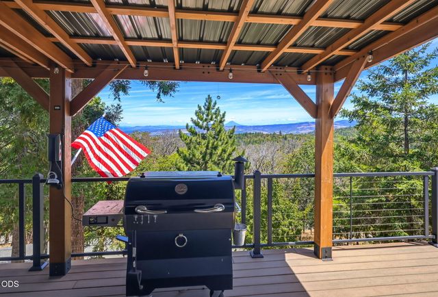831 Juanita Way, Jacksonville, OR 97530