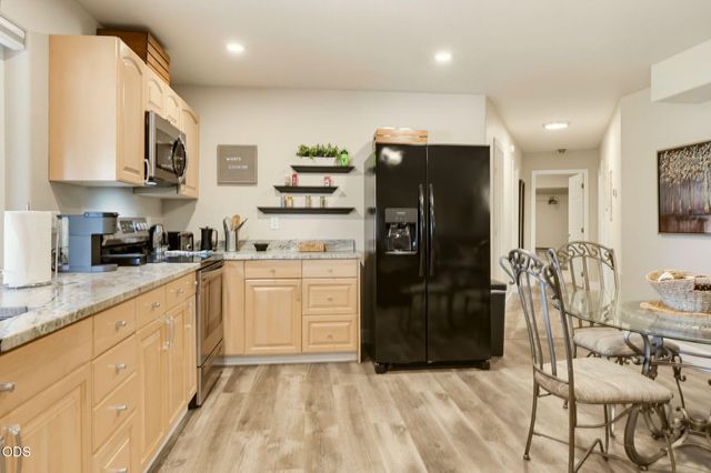 831 Juanita Way, Jacksonville, OR 97530