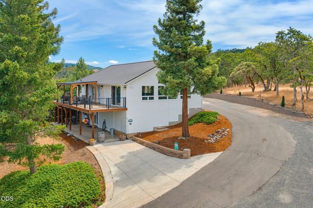 831 Juanita Way, Jacksonville, OR 97530