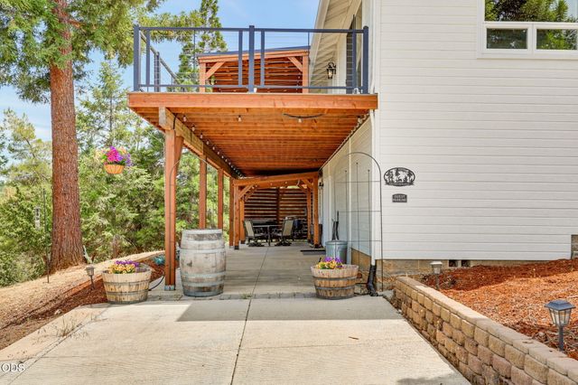 831 Juanita Way, Jacksonville, OR 97530