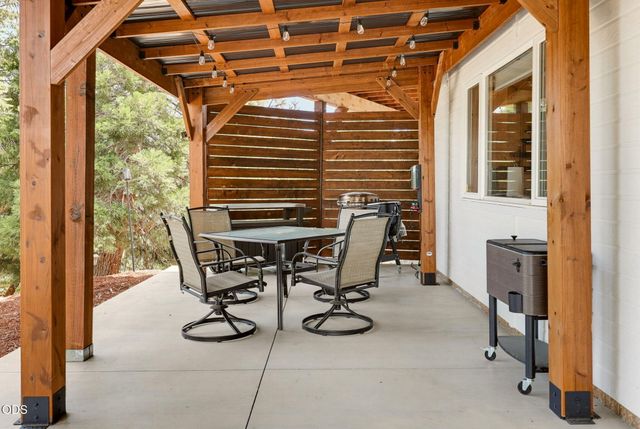 831 Juanita Way, Jacksonville, OR 97530