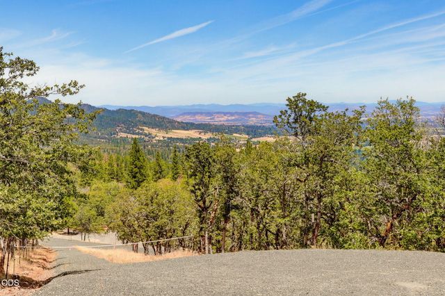 831 Juanita Way, Jacksonville, OR 97530