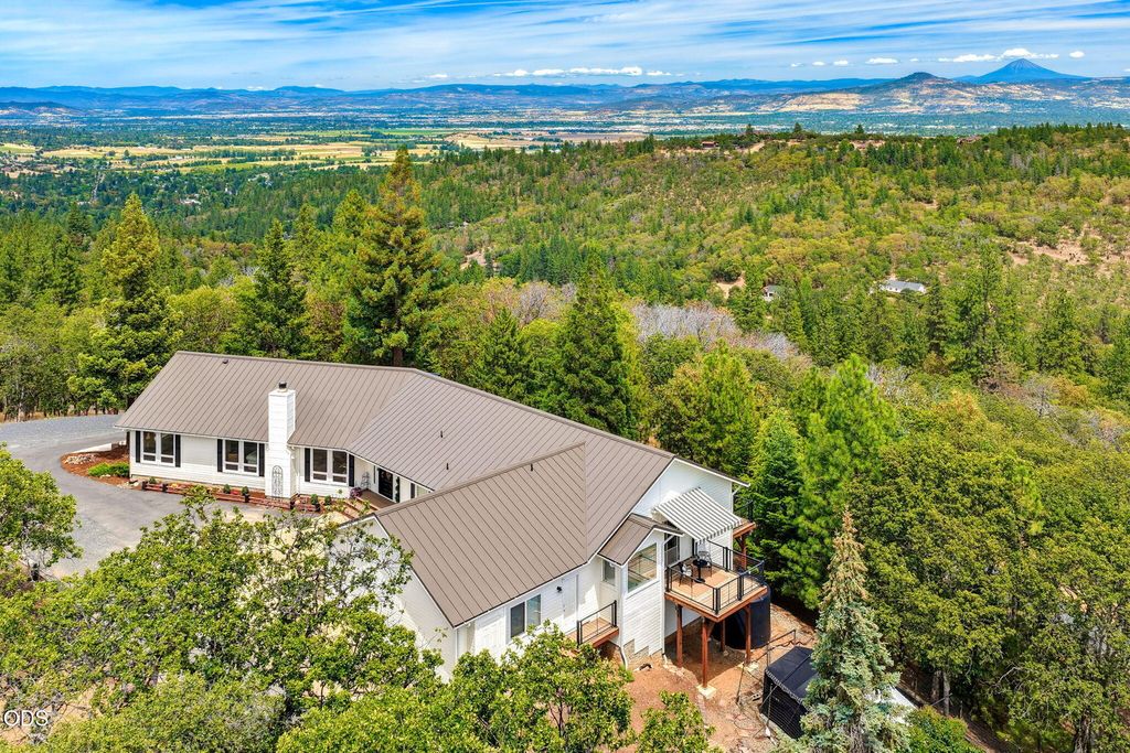 831 Juanita Way, Jacksonville, OR 97530