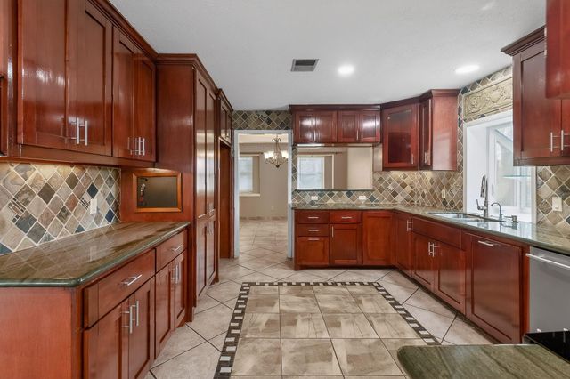 127 Sagewood Drive, Spring, TX 77386