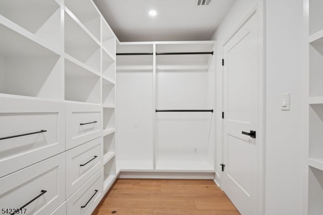 40 Girard Ave, Chatham Boro, NJ 07928