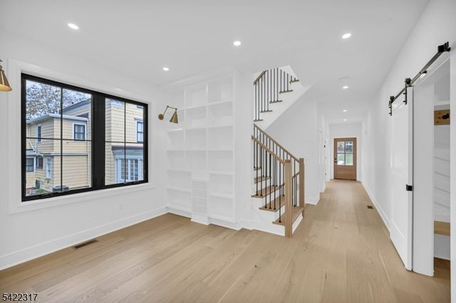 40 Girard Ave, Chatham Boro, NJ 07928