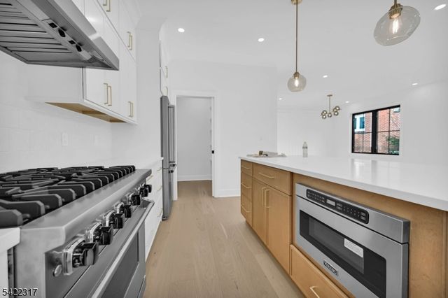 40 Girard Ave, Chatham Boro, NJ 07928