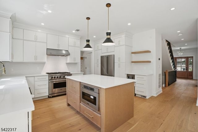 40 Girard Ave, Chatham Boro, NJ 07928