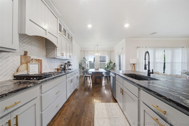 904 W 86th Place, Tulsa, OK 74132
