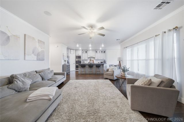 904 W 86th Place, Tulsa, OK 74132