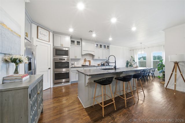 904 W 86th Place, Tulsa, OK 74132