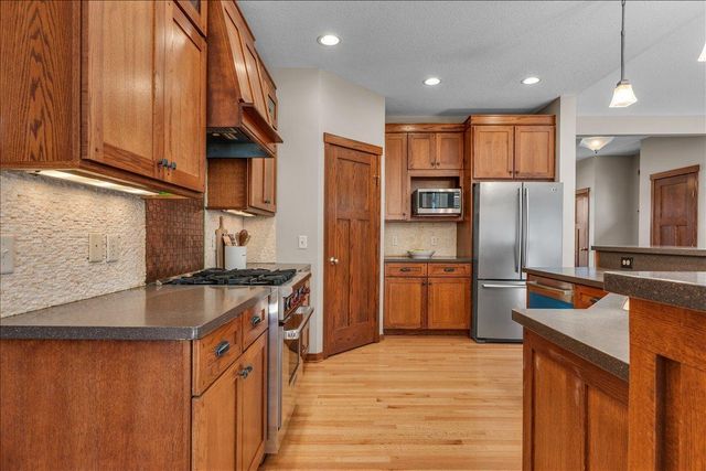 16931 E Lake Drive, Lakeville, MN 55044