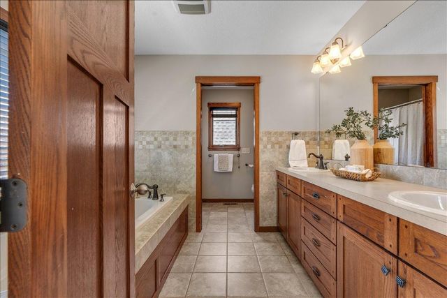 16931 E Lake Drive, Lakeville, MN 55044