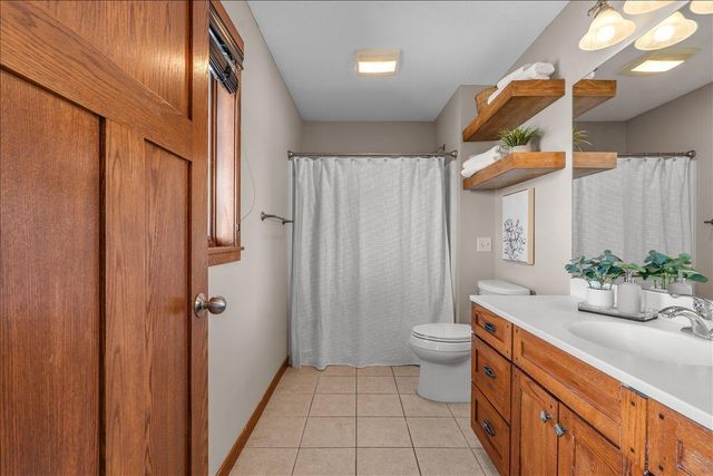 16931 E Lake Drive, Lakeville, MN 55044