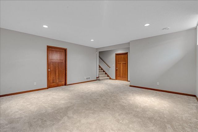 16931 E Lake Drive, Lakeville, MN 55044