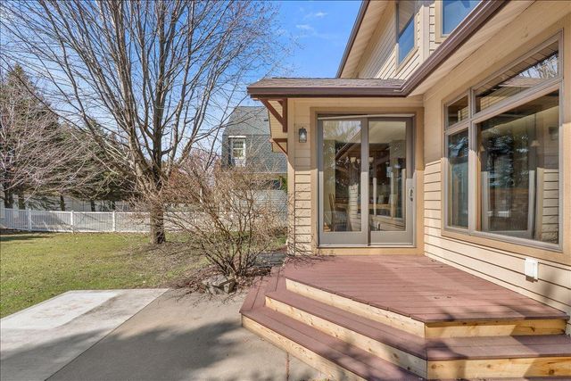 16931 E Lake Drive, Lakeville, MN 55044