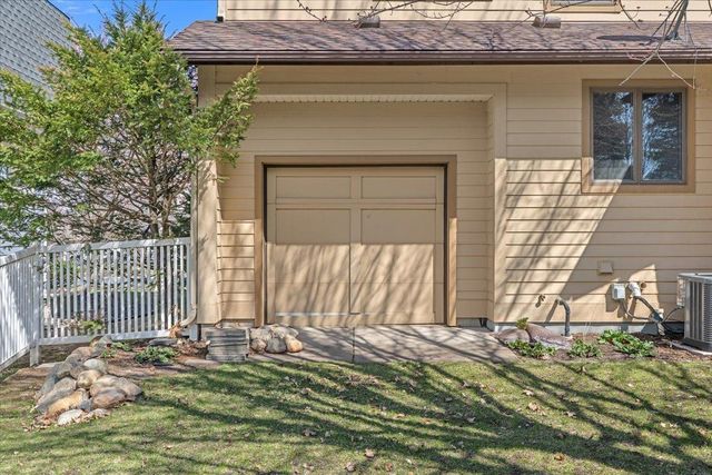 16931 E Lake Drive, Lakeville, MN 55044