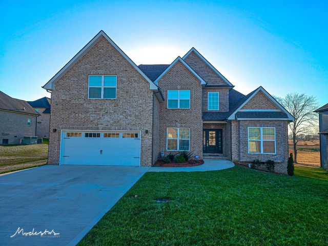 1718 Oak Forest Dr, Clarksville, TN 37043