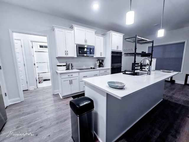 1718 Oak Forest Dr, Clarksville, TN 37043