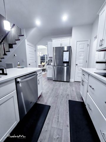 1718 Oak Forest Dr, Clarksville, TN 37043