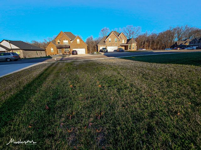 1718 Oak Forest Dr, Clarksville, TN 37043