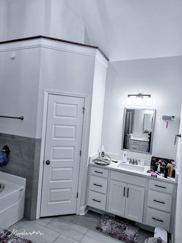 1718 Oak Forest Dr, Clarksville, TN 37043