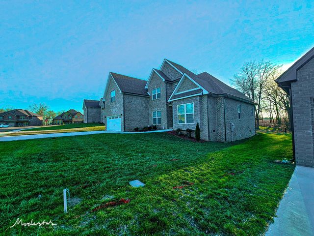 1718 Oak Forest Dr, Clarksville, TN 37043