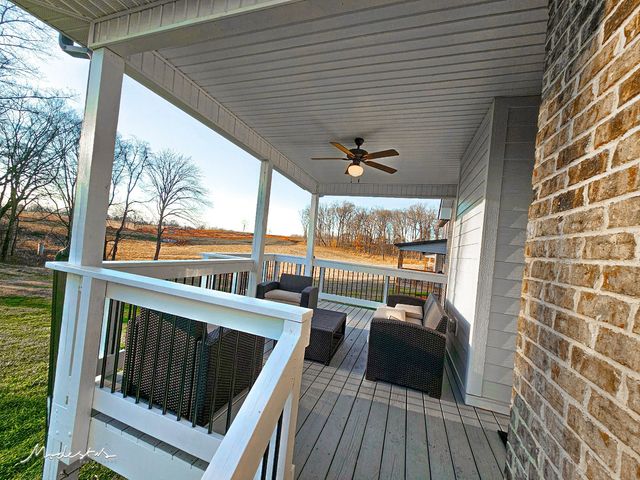 1718 Oak Forest Dr, Clarksville, TN 37043