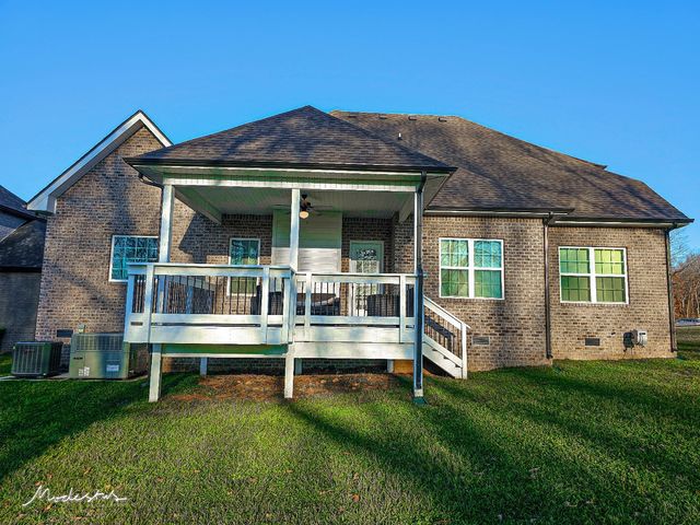 1718 Oak Forest Dr, Clarksville, TN 37043