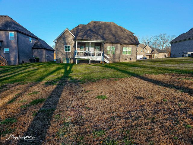 1718 Oak Forest Dr, Clarksville, TN 37043