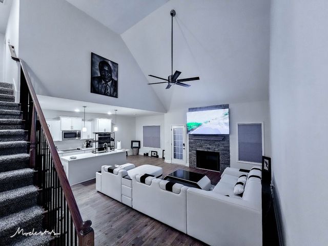 1718 Oak Forest Dr, Clarksville, TN 37043