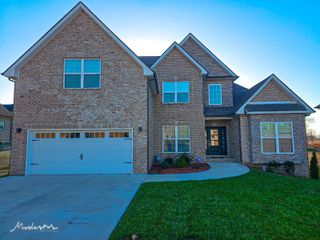 1718 Oak Forest Dr, Clarksville, TN 37043