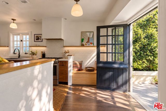 1207 S Orange Drive, Los Angeles, CA 90019