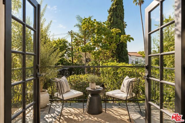 1207 S Orange Drive, Los Angeles, CA 90019