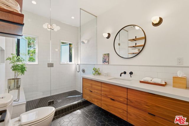 1207 S Orange Drive, Los Angeles, CA 90019