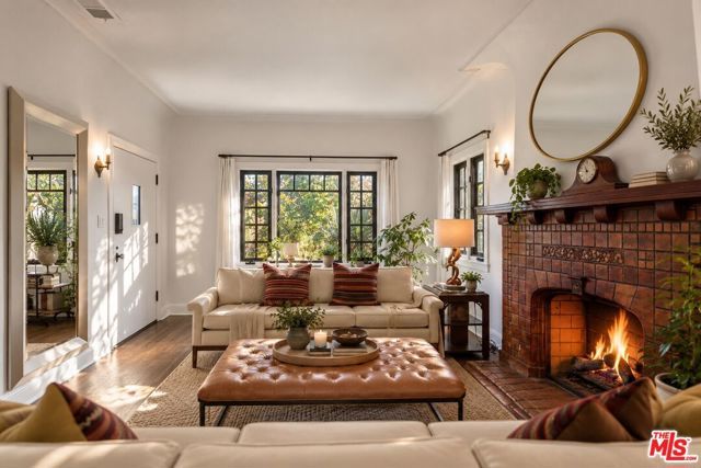 1207 S Orange Drive, Los Angeles, CA 90019