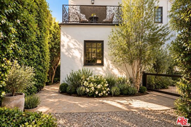 1207 S Orange Drive, Los Angeles, CA 90019