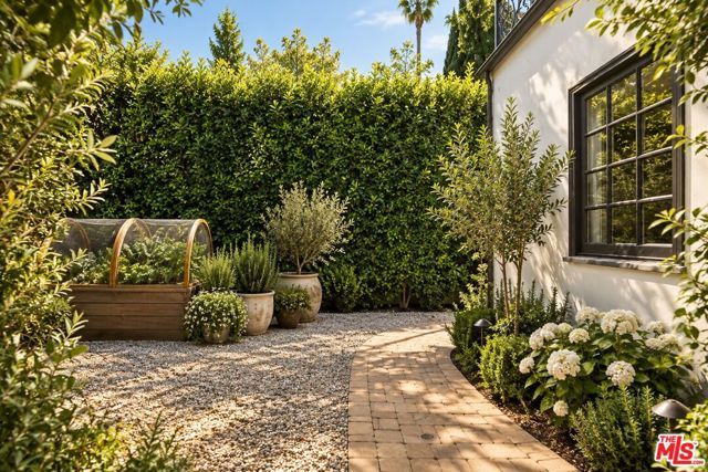 1207 S Orange Drive, Los Angeles, CA 90019