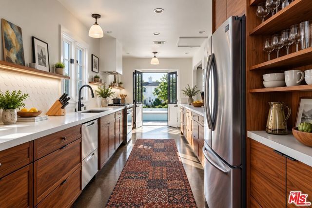 1207 S Orange Drive, Los Angeles, CA 90019