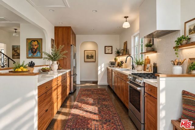 1207 S Orange Drive, Los Angeles, CA 90019