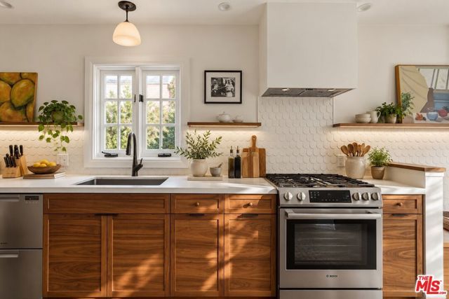 1207 S Orange Drive, Los Angeles, CA 90019