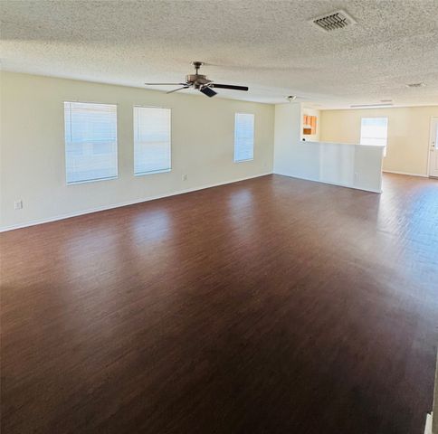 255 Meadowcrest Drive, Terrell, TX 75160