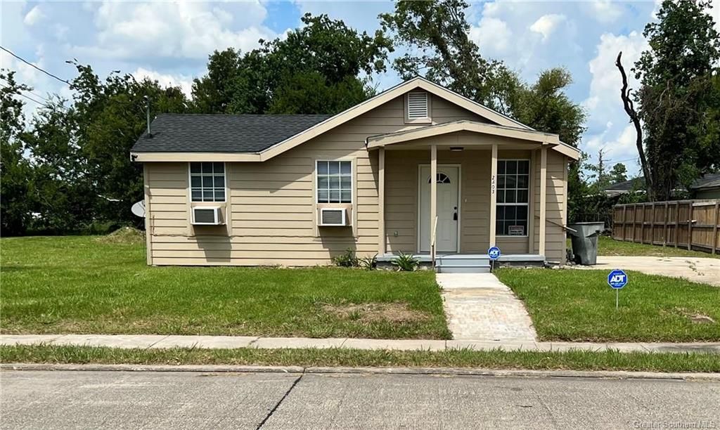 2403 Elaine Street, Lake Charles, LA 70601