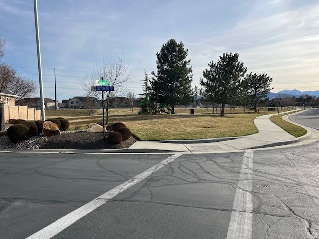 1542 W MYRTLEWOOD LN, South Jordan, UT 84095