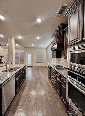 301 Autumnwood Drive, Mansfield, TX 76063