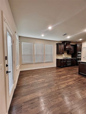 301 Autumnwood Drive, Mansfield, TX 76063