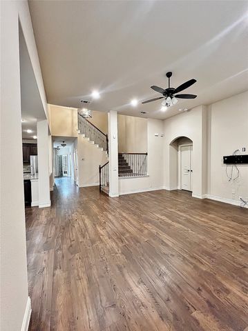 301 Autumnwood Drive, Mansfield, TX 76063